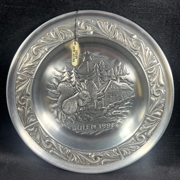 A. Holthe Norway Pewter Julen 1998 Christmas Plate #26 "Visit From The Forrest" - Picture 2 of 14